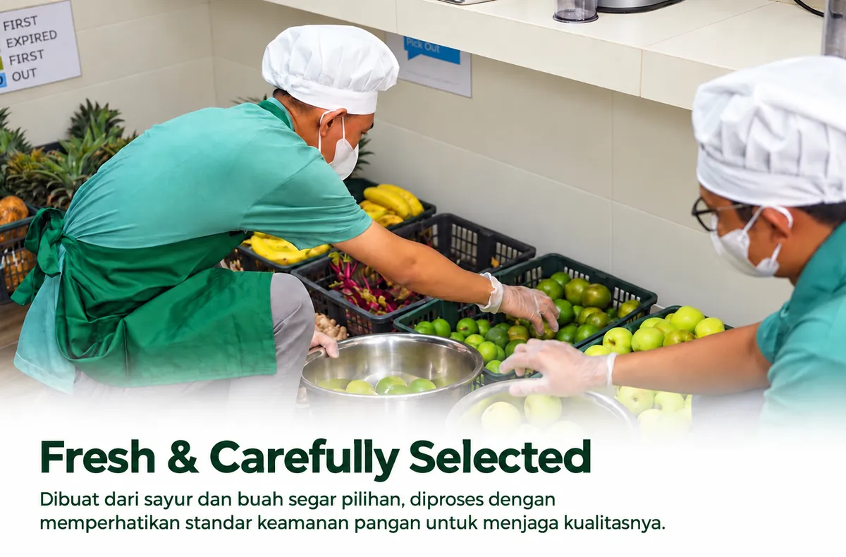 Fresh and carefully selected: tim dapur KboonPressery memilih sayur dan buah segar satu per satu, diproses dengan standar keamanan pangan.
